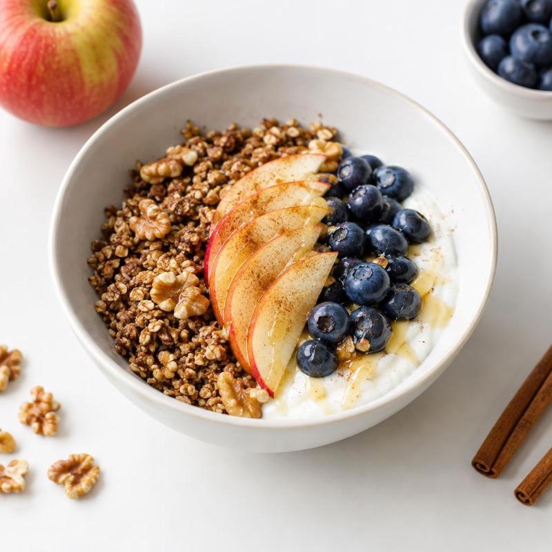 Granola gryczana z jogurtem i owocami