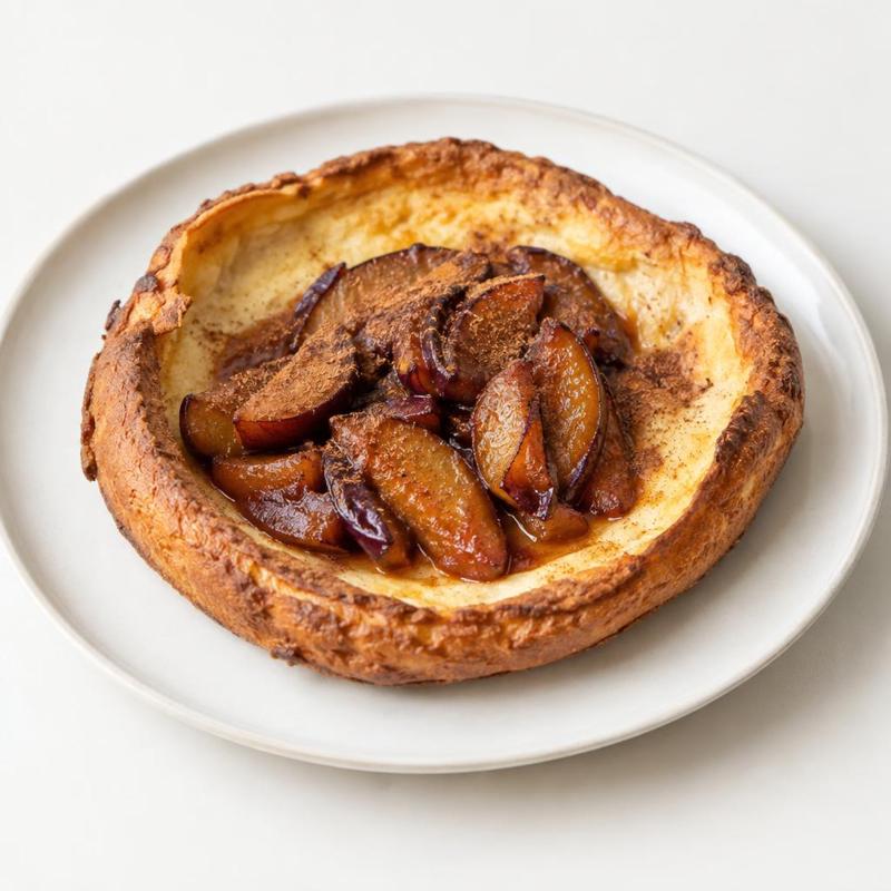 Dutch baby ze śliwkami duszonymi z cynamonem