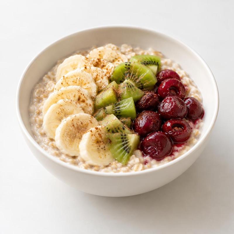 Wiśniowa owsianka sojowa z plasterkami banana i kiwi