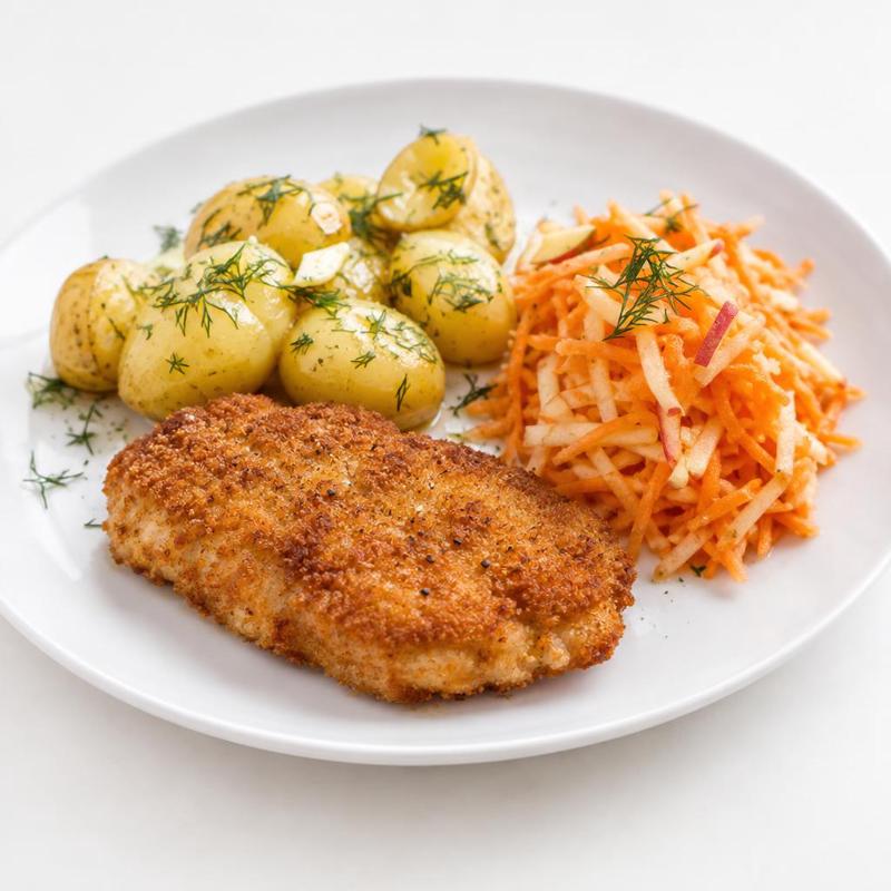 Kotlet drobiowy z ziemniakami i surówką marchewkowo-jabłkową