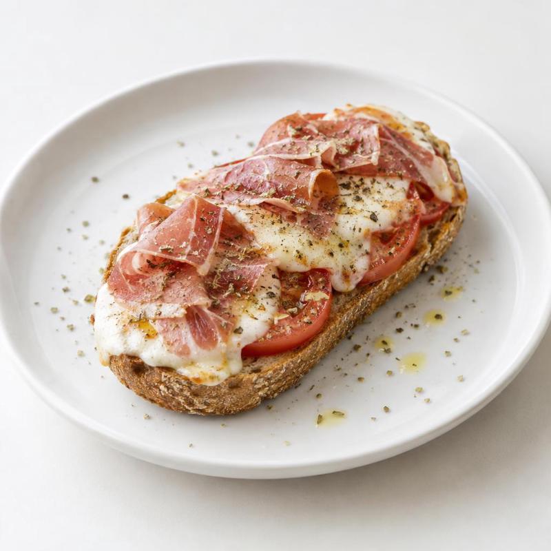 Grahamki z prosciutto, pomidorem i roztopionym serem