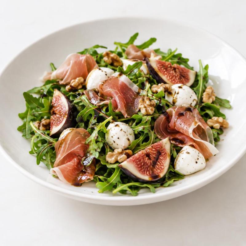 Rukola z figami, prosciutto i mozzarellą