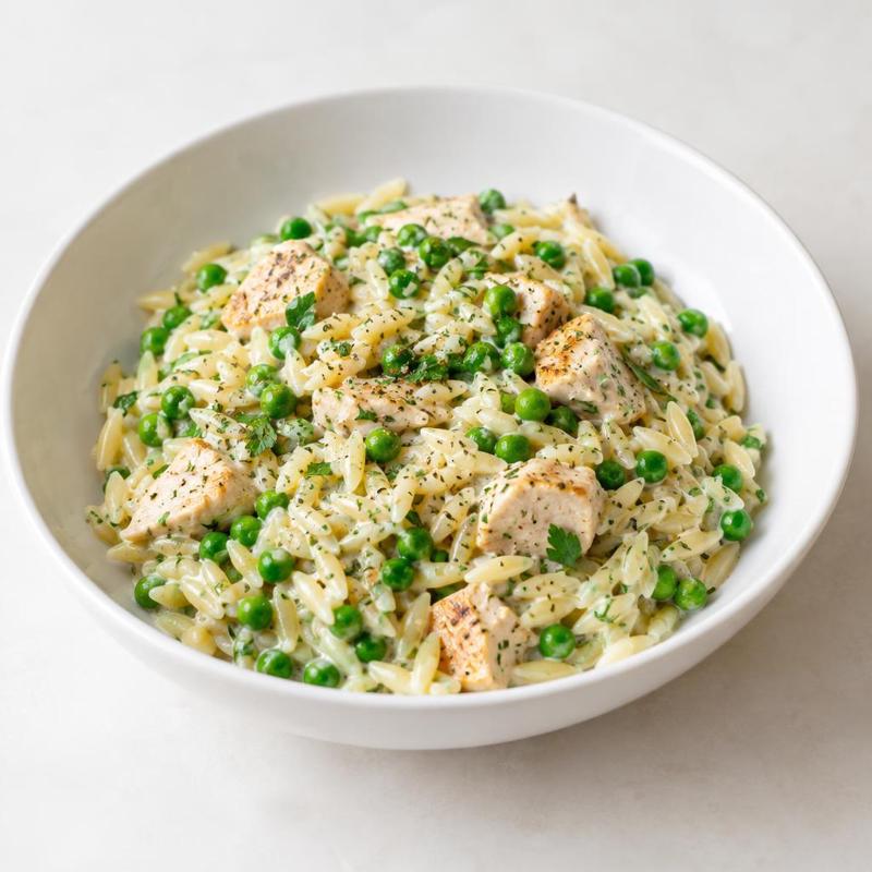 Orzo z kurczakiem w sosie jogurtowo-ziołowym