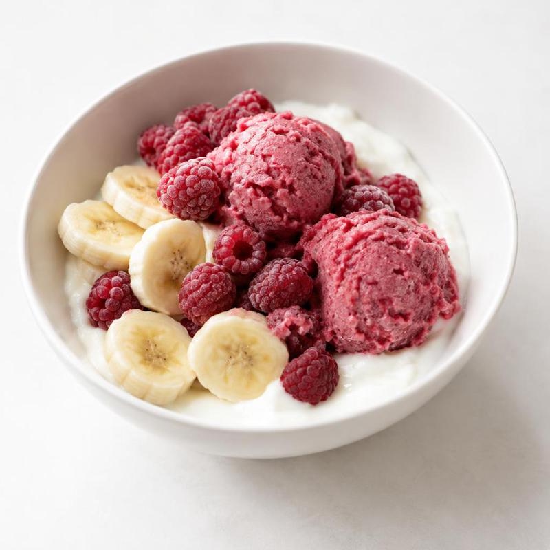 Lody z mrożonych malin na jogurcie greckim