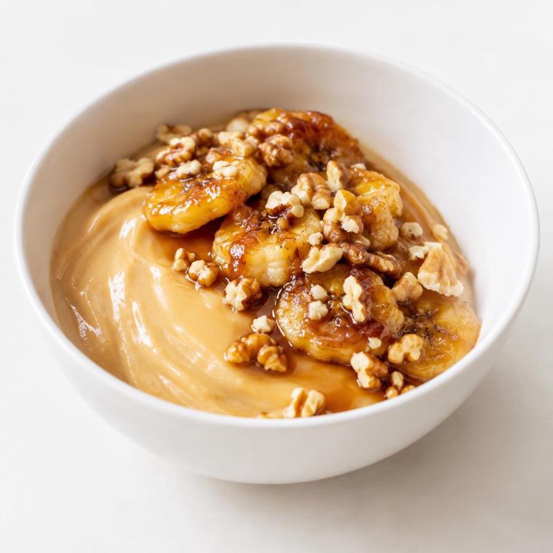 Pudding karmelowy z bananem karmelizowanym i orzechami