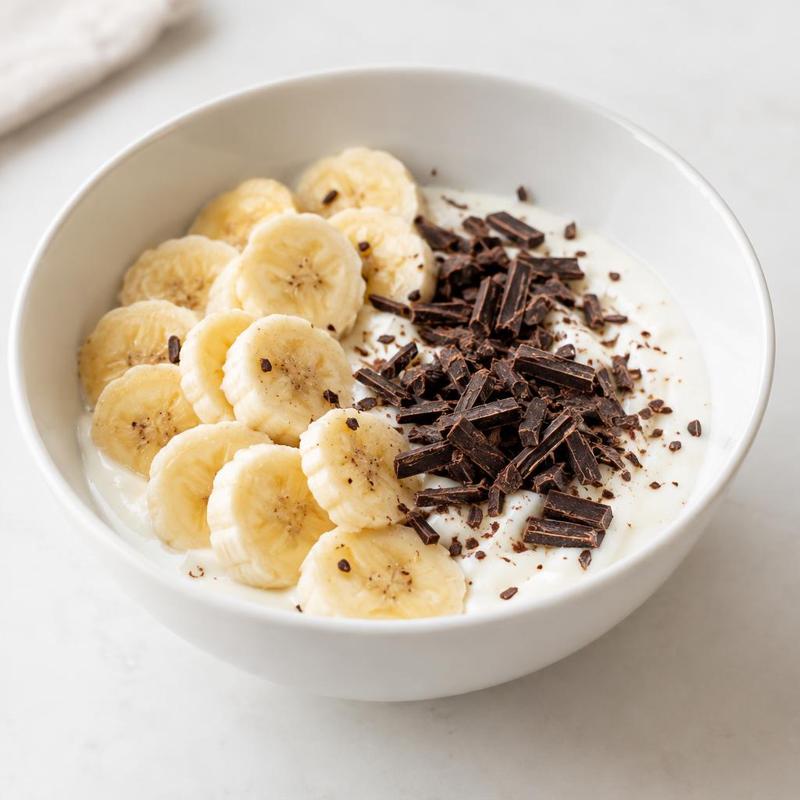 Jogurt bananowy z wiórkami gorzkiej czekolady
